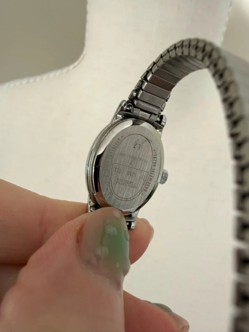 Vintage timex Silver Oval Face Stretch Band Watch - White Dial - Picture 2 of 2